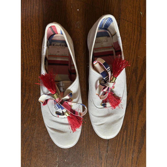 Kate Spade/Keds Women's White Canvas Sneakers w/tassel sz 7 - Picture 2 of 7